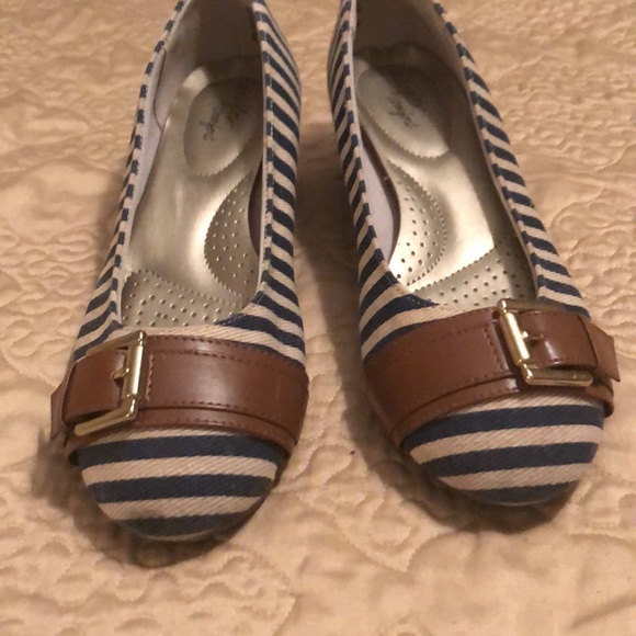 16x10 clutch purse matching Dexflex Comfort size 6 1/2 navy cream wedges - Picture 8 of 10